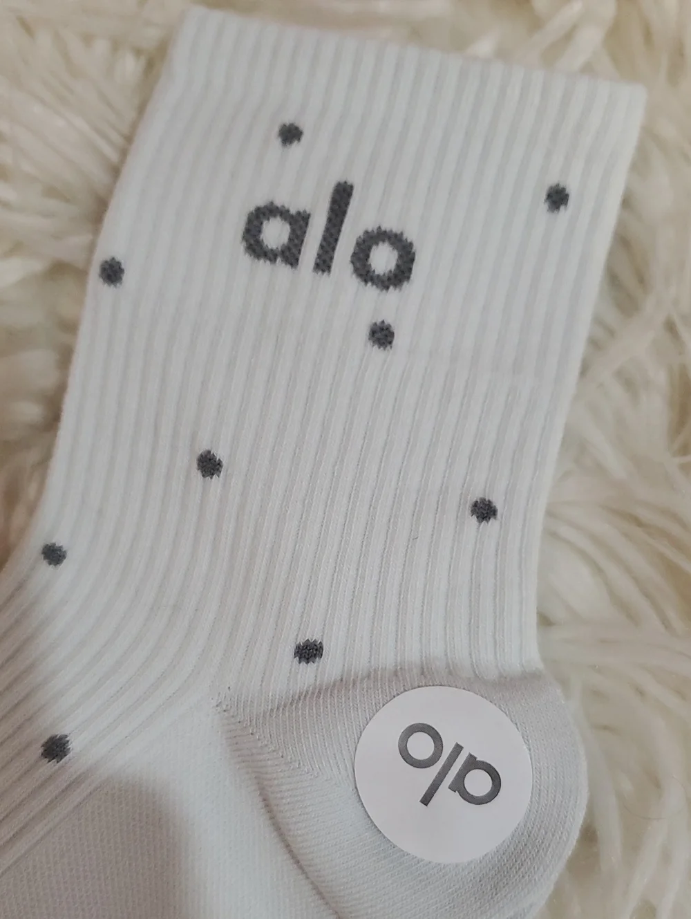 alo crew socks